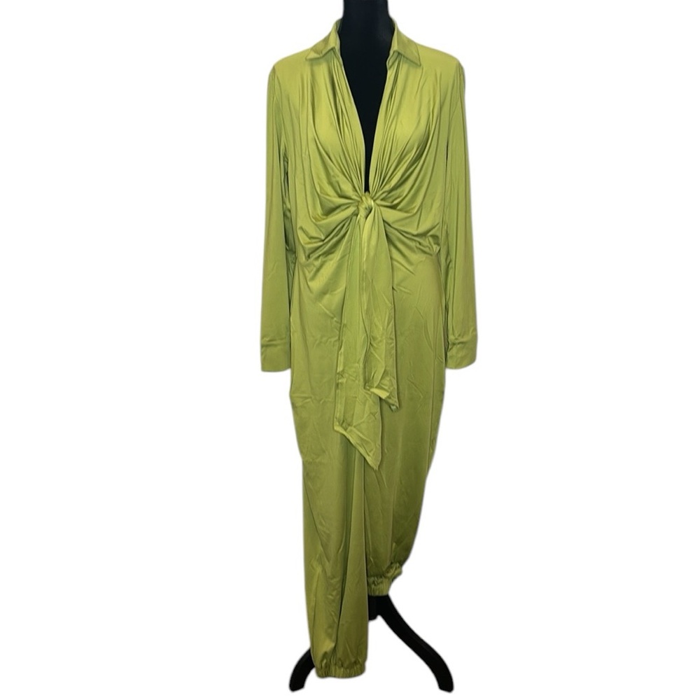 “NWOT” Lime Green Stretchy V Neck Cropped Leg Jumpsuit - Size XL